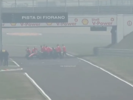 teste-da-ferrari-e-interrompido-por-problema-no-carro-na-estreia-de-hamilton