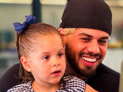 perrengue-fashion:-ze-felipe-relata-drama-de-maria-flor-durante-prova-de-roupas