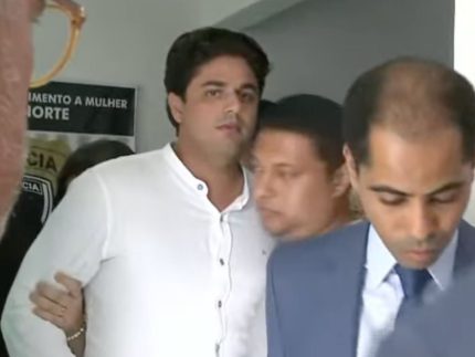 joao-lima-se-entrega-a-policia-em-joao-pessoa-entrando-pelos-fundos-da-delegacia