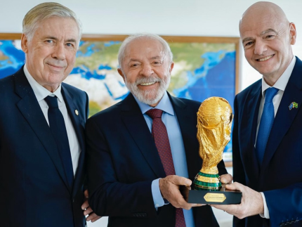 em-encontro-com-ancelotti,-lula-fala-da-copa-e-faz-pedido:-“vai-treinar-o-corinthians”