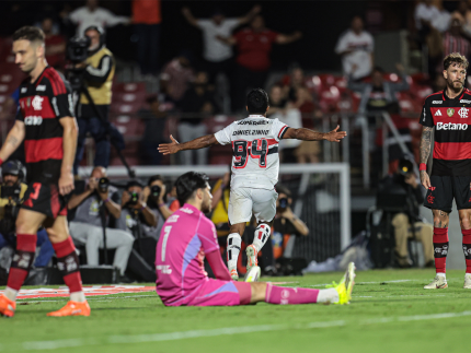 de-virada,-sao-paulo-supera-flamengo-e-estreia-no-brasileirao-com-vitoria