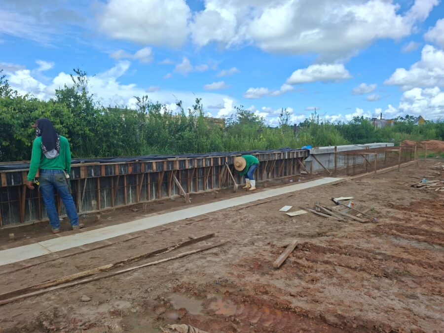 Deracre trabalha em obras da Passarela do Ramal do Adolar e mantém equipes em campa em Sena Madureira