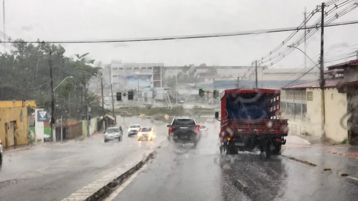 Inmet prevê temporais no Acre e emite dois alertas para chuvas fortes e ventos intensos