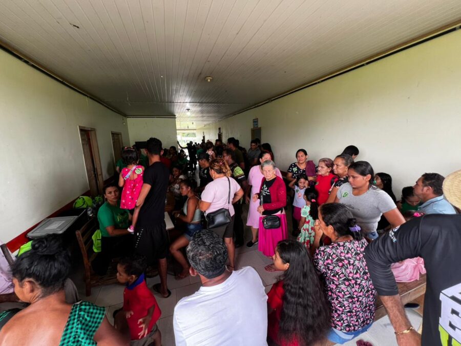 Centenas de moradores participam do primeiro dia da Ação Itinerante de Saúde na Boca do Iaco