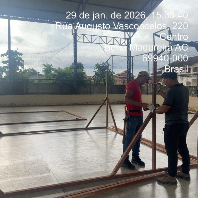 Prefeitura de Sena Madureira inicia retirada de famílias e montagem de abrigo na Escola Siqueira de Menezes