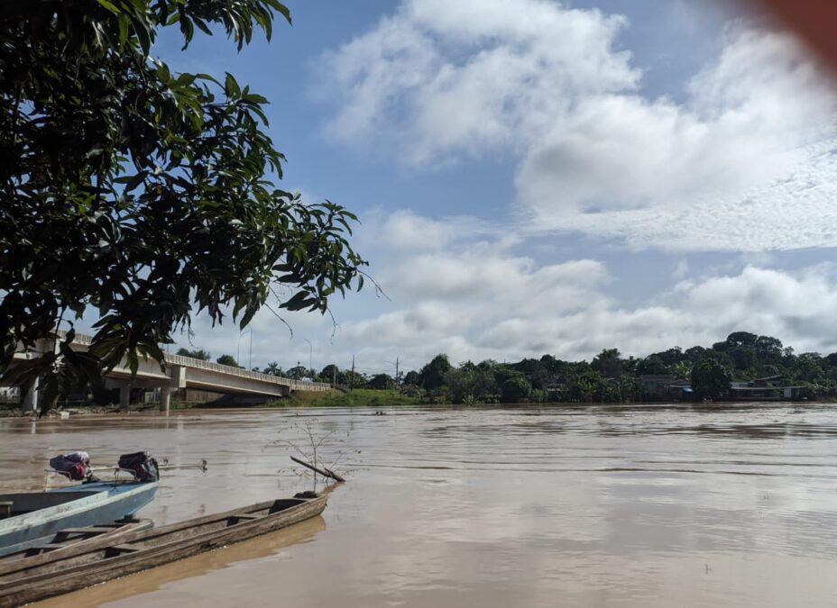 Rio Iaco, já acima da cota de transbordamento, amanhece com 15,46 metros em Sena Madureira