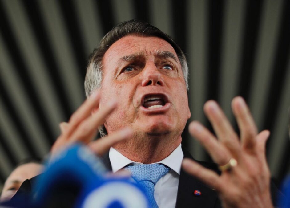Moraes nega pedido de Smart TV com YouTube para Bolsonaro e cita risco à segurança institucional
