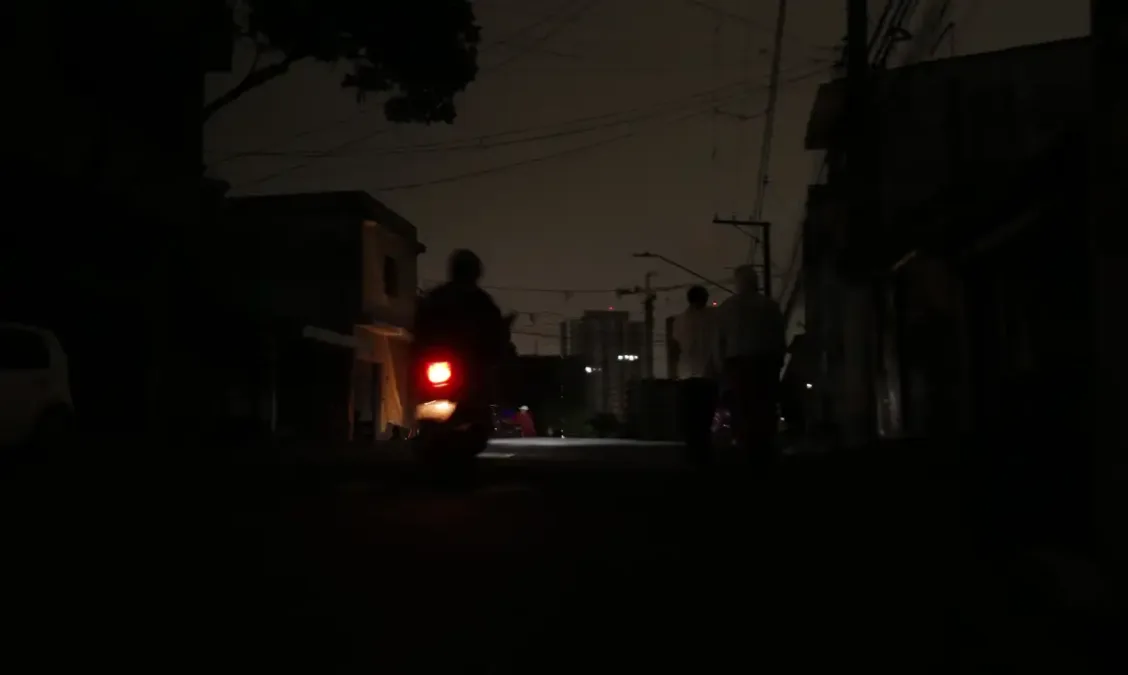Moradores relatam falta de energia elétrica em bairros de Sena Madureira