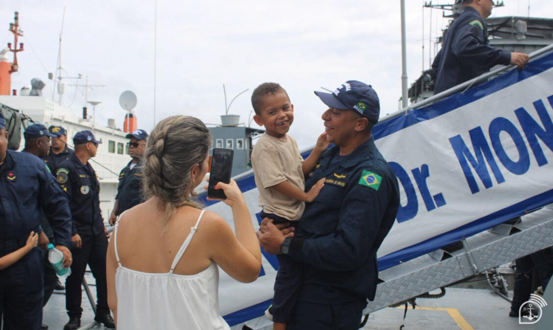 Marinha inicia Operação Acre com atendimento a ribeirinhos