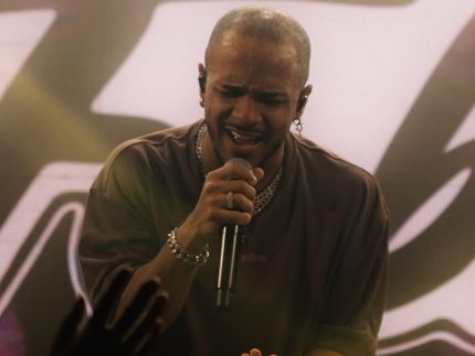 quem-e-fabinho?-cantor-elogiado-por-thiaguinho-arrasta-multidoes
