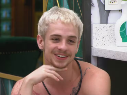 juliano-floss-recorda-conflito-no-inicio-do-namoro-com-marina-sena:-“rapido-demais”