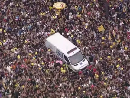 superlotacao-em-bloco-de-calvin-harris-em-sp-provoca-tumulto-e-folioes-passam-mal