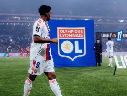 irmao-de-endrick-e-ex-real-madrid-na-franca:-atacante-leva-equipe-pessoal-ao-lyon