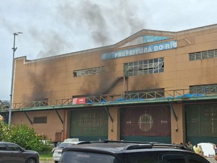 susto-pre-carnaval!-principio-de-incendio-atinge-barracao-da-grande-rio-na-cidade-do-samba