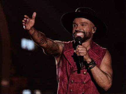 globo-mira-reconexao-com-o-brasil-conservador-e-aposta-em-especial-de-alexandre-pires