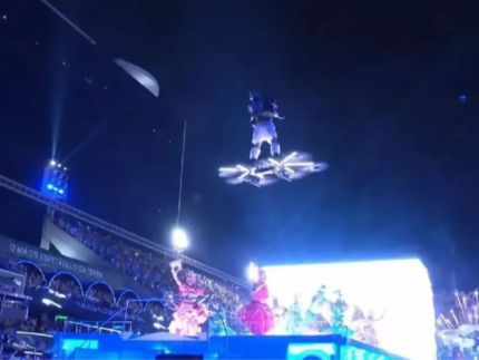 anac-notifica-portela-e-liesa-por-voo-de-“superdrone”-tripulado-durante-desfile-na-sapucai