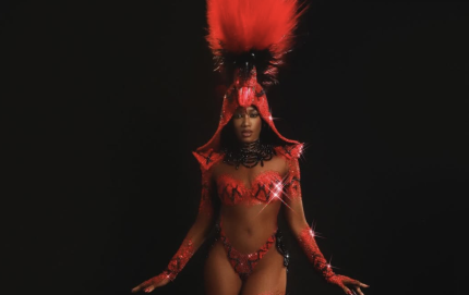 apos-gestacao,-iza-fala-sobre-mudancas-no-corpo-para-o-carnaval:-“a-pressao-estetica-e-muito-grande”