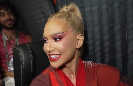 virginia-exibe-numero-7-nos-dentes-em-homenagem-a-vini-jr.-na-estreia-da-grande-rio