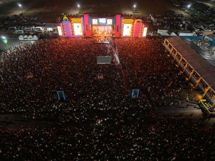 paracuru,-no-ceara,-surpreende-ao-reunir-310-mil-pessoas-em-carnaval-com-wesley-safadao