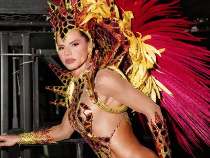 karen-lopes-leva-o-manguebeat-a-sapucai-e-transforma-fantasia-em-manifesto-cultural