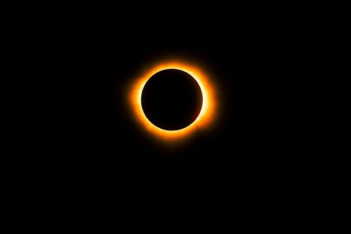Eclipse solar anular forma “anel de fogo” em fevereiro
