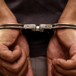 Homem é preso após ameaçar funcionários e danificar produtos em farmácia de Sena Madureira