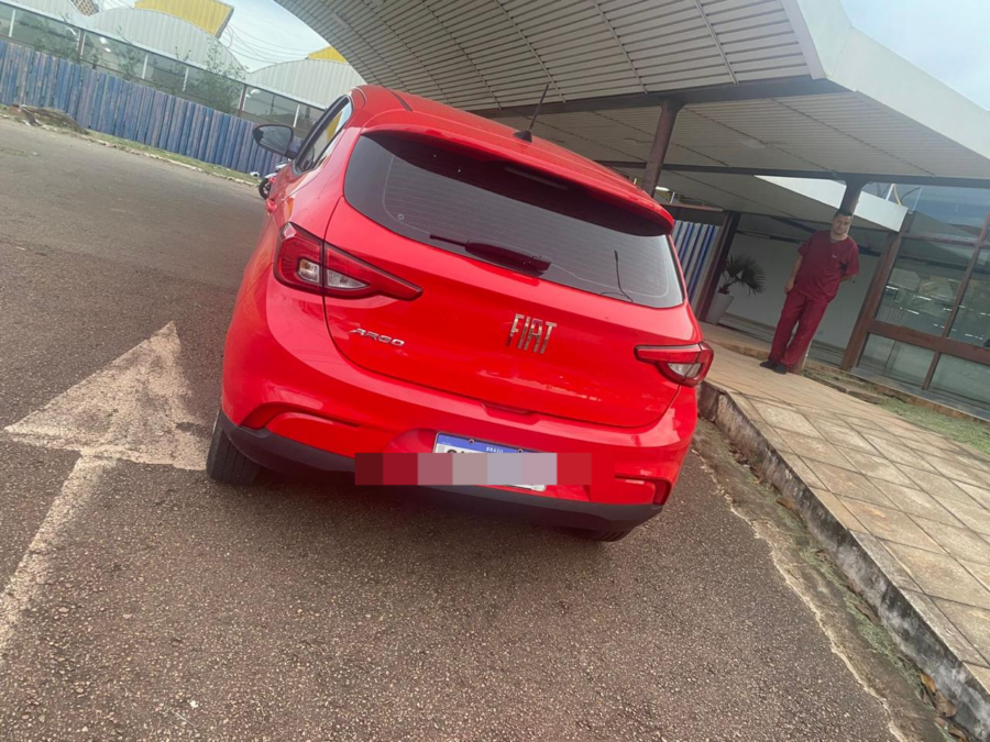 Veículos estacionados irregularmente bloqueiam acesso de ambulâncias no Hospital INTO, em Rio Branco