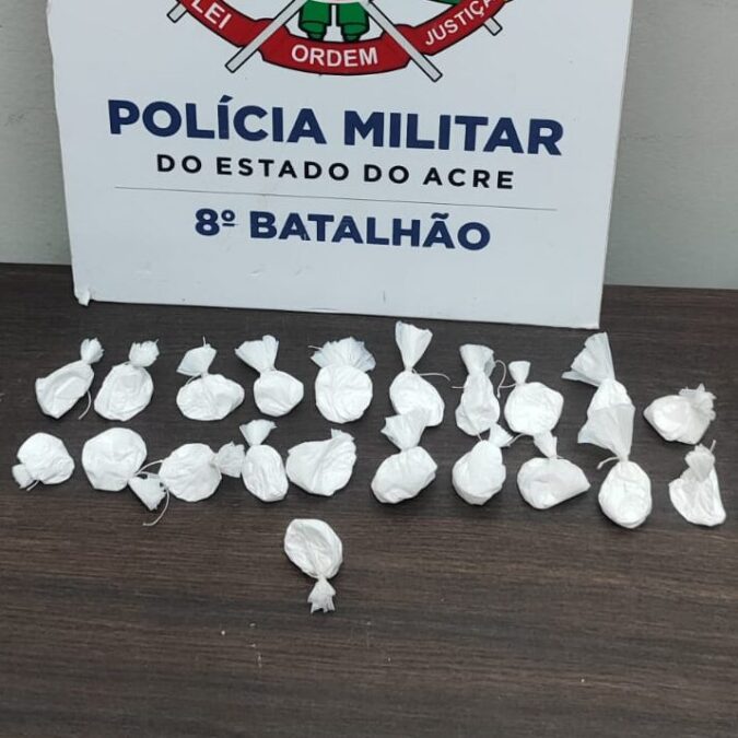 Polícia Militar apreende drogas durante patrulhamento no bairro Bom Sucesso, em Sena Madureira