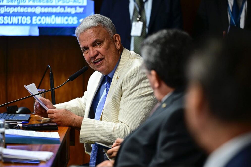 Senador Petecão destina mais R$ 439 mil para compra de caminhão refrigerado em Rio Branco