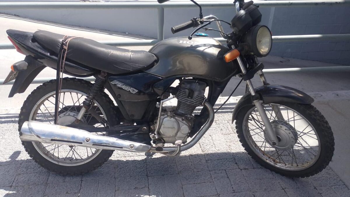 PM recupera motocicleta furtada em via pública no bairro Aviário