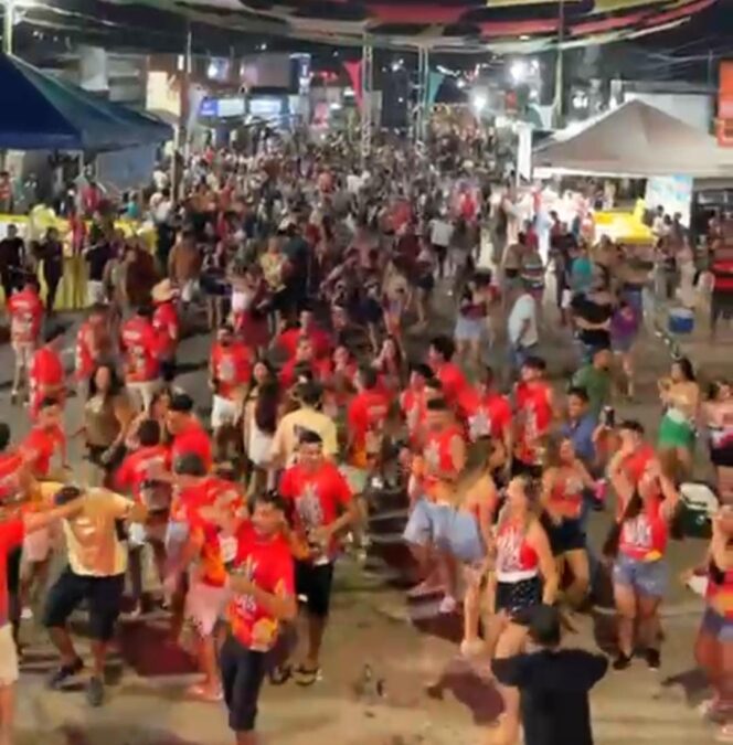 Segunda noite de Carnaval agita foliões em Sena Madureira