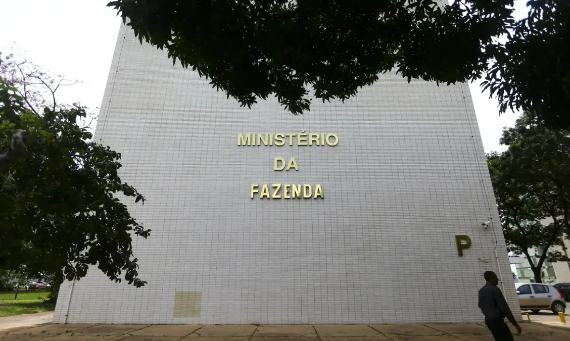 Saída de Haddad do governo depende de reunião entre Lula e Trump