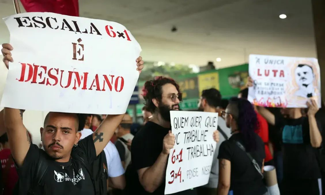 82% dos brasileiros até 40 anos defendem fim da escala 6×1