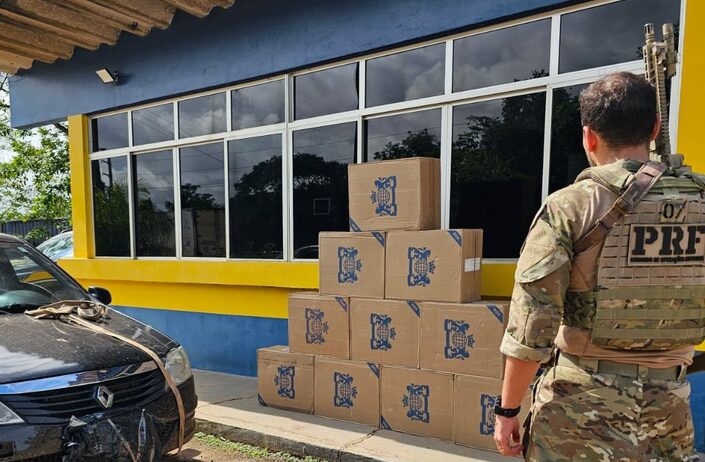 PRF apreende 12 mil maços de cigarros contrabandeados na BR-364, no Acre