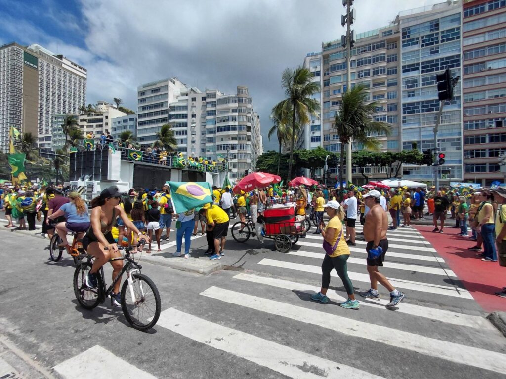 bolsonaristas-fazem-manifestacao-no-rio-com-criticas-a-lula-e-stf