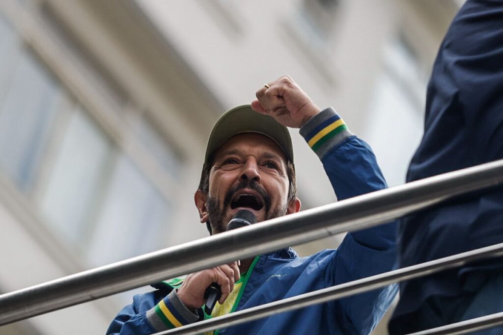 nunes-manda-abraco-de-tarcisio-e-diz-que-flavio-vai-ganhar-de-lavada