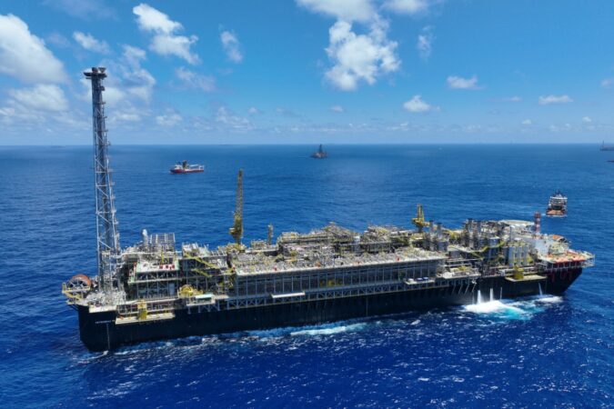 preco-do-petroleo-dispara-10%-apos-conflito-no-oriente-medio