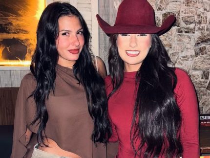 sosia-de-ana-castela-recebe-visita-da-boiadeira-e-semelhanca-impressiona:-“quem-e-quem?”