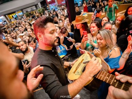 dupla-fred-e-fabricio-emociona-fas-e-reforca-conexao-em-grande-acao-musical