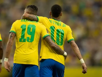 raphinha-destaca-talento-de-neymar-e-preve-retorno-do-craque-a-selecao:-“ele-pode-resolver”