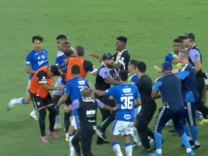 pancadaria-no-mineiro:-tjd-mg-denuncia-cruzeiro,-atletico-mg,-23-jogadores-e-massagista