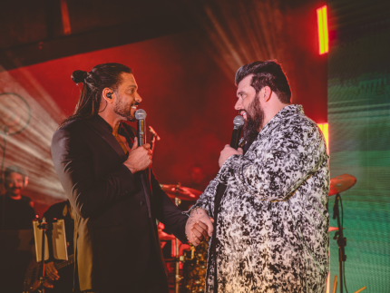 thales-lessa-lanca-livro-e-apresenta-musicas-ineditas-ao-lado-de-panda-em-noite-intimista