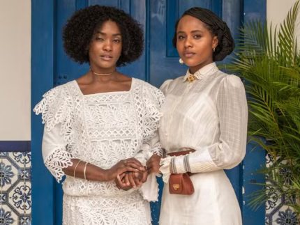 princesa-e-rainha-fogem-e-assumem-novas-identidades-em-“a-nobreza-do-amor”