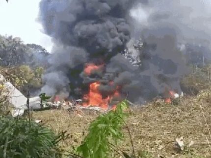 aviao-militar-com-125-pessoas-a-bordo-cai-na-colombia-logo-apos-decolar;-saiba-detalhes