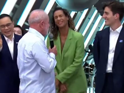em-evento,-lula-surpreende-executivo-chines-com-piada-sobre-gastos-com-cachorros