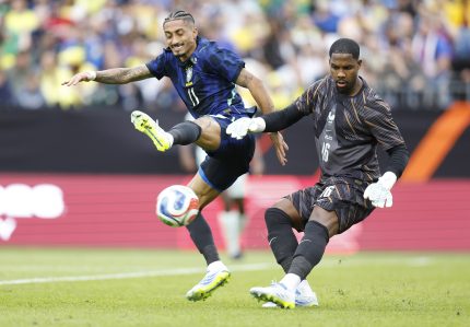 raphinha-sera-reavaliado-apos-sair-contra-a-franca,-mas-nao-deve-atuar-contra-croacia