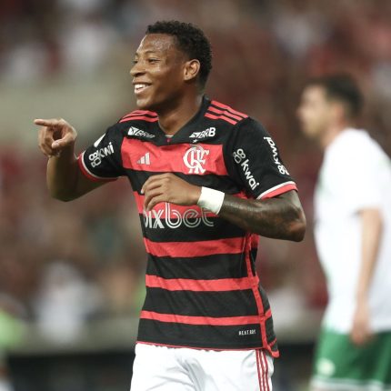 clima-de-termino:-plata-apaga-posts-do-flamengo-e-deixa-de-seguir-o-clube.-saiba-mais!