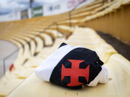 policia-do-rj-recupera-materiais-esportivos-do-vasco-apos-roubo;-valor-da-carga-surpreende