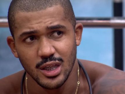 ex-“bbb”-matheus-quebra-o-silencio-sobre-denuncia-e-nega-fuga-da-justica