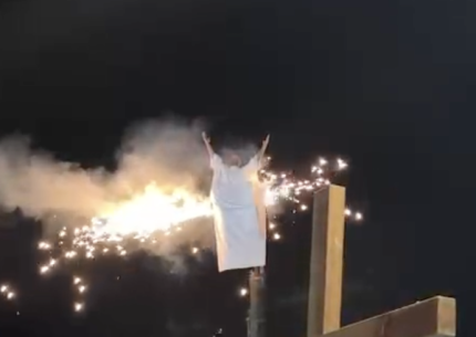 pegou-fogo!-henri-castelli-passa-sufoco-e-tem-figurino-incendiado-em-“a-paixao-de-cristo”